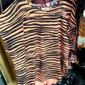 Evri 1X - Striped Coral button back blouse